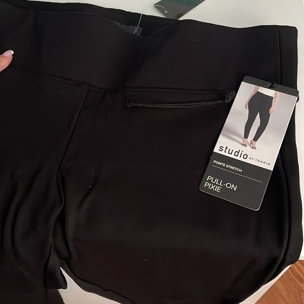 Torrid black pixie pant - Picture 2 of 3